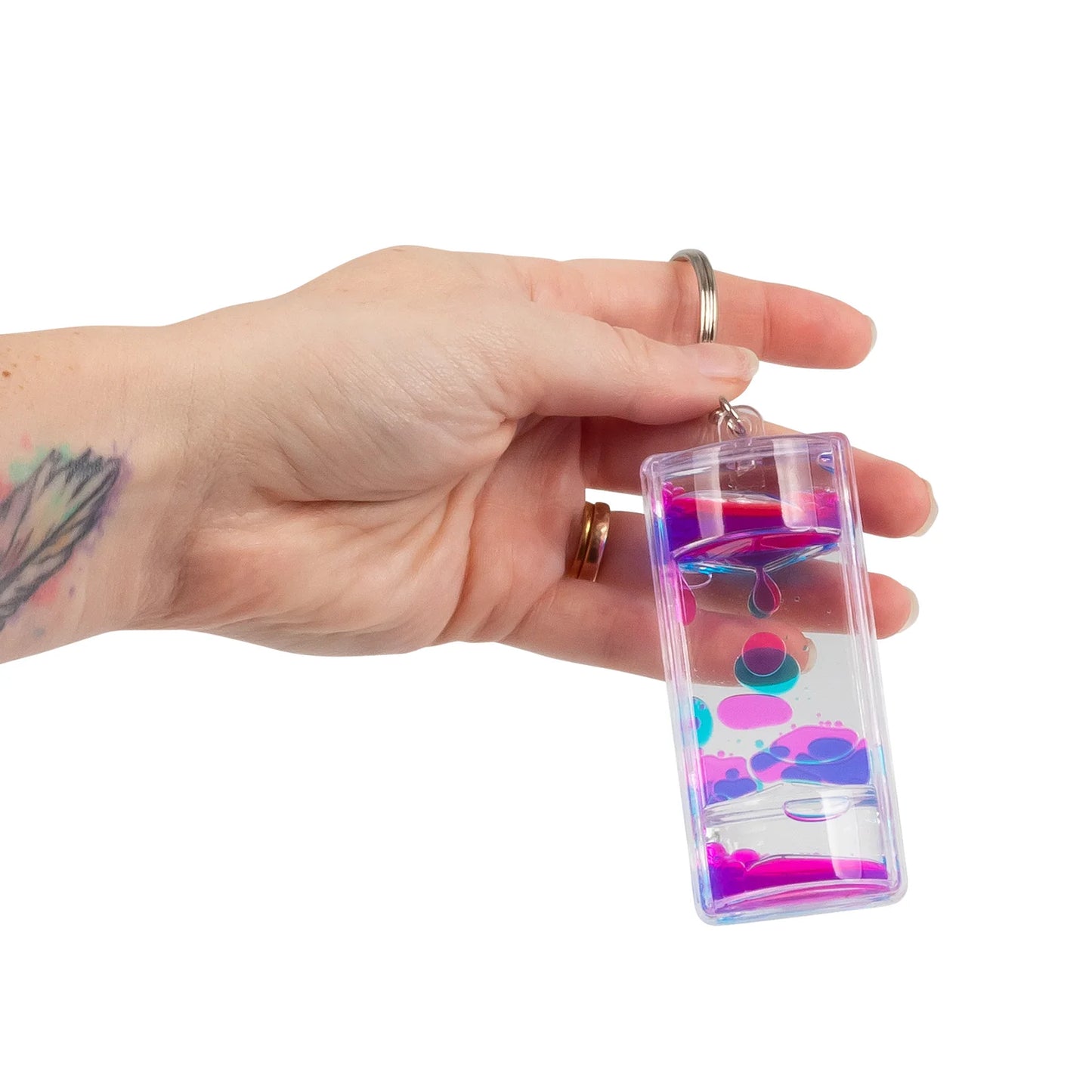 Hand mit Anhänger
