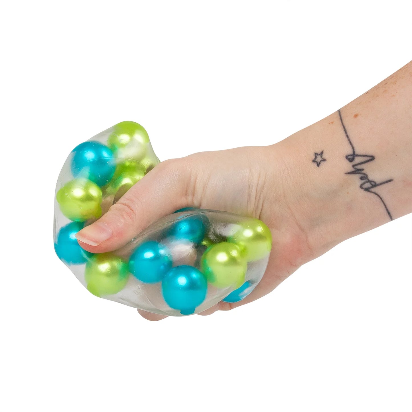 hand drück Würfel mit blau-grünen Perlen