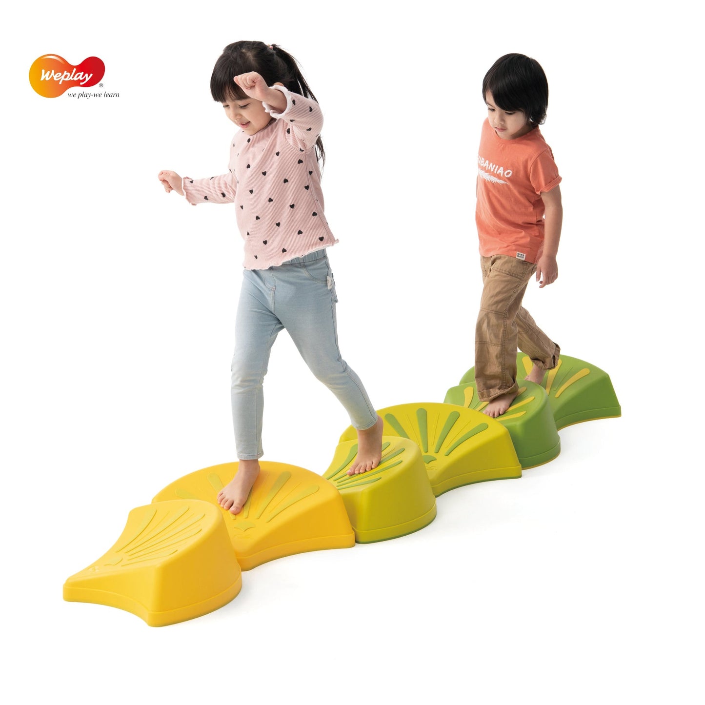 Kinder balancieren