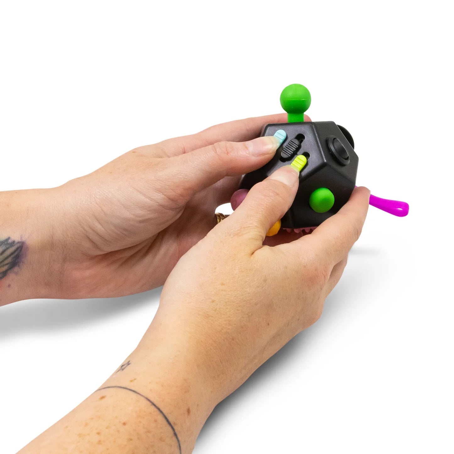 Hand spielt mit Fidget Toy