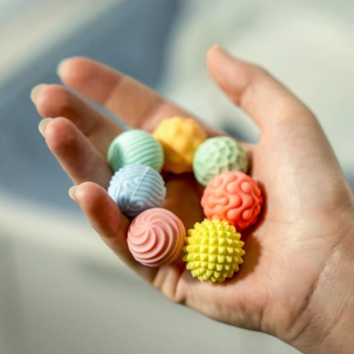 Kugeln in der Hand