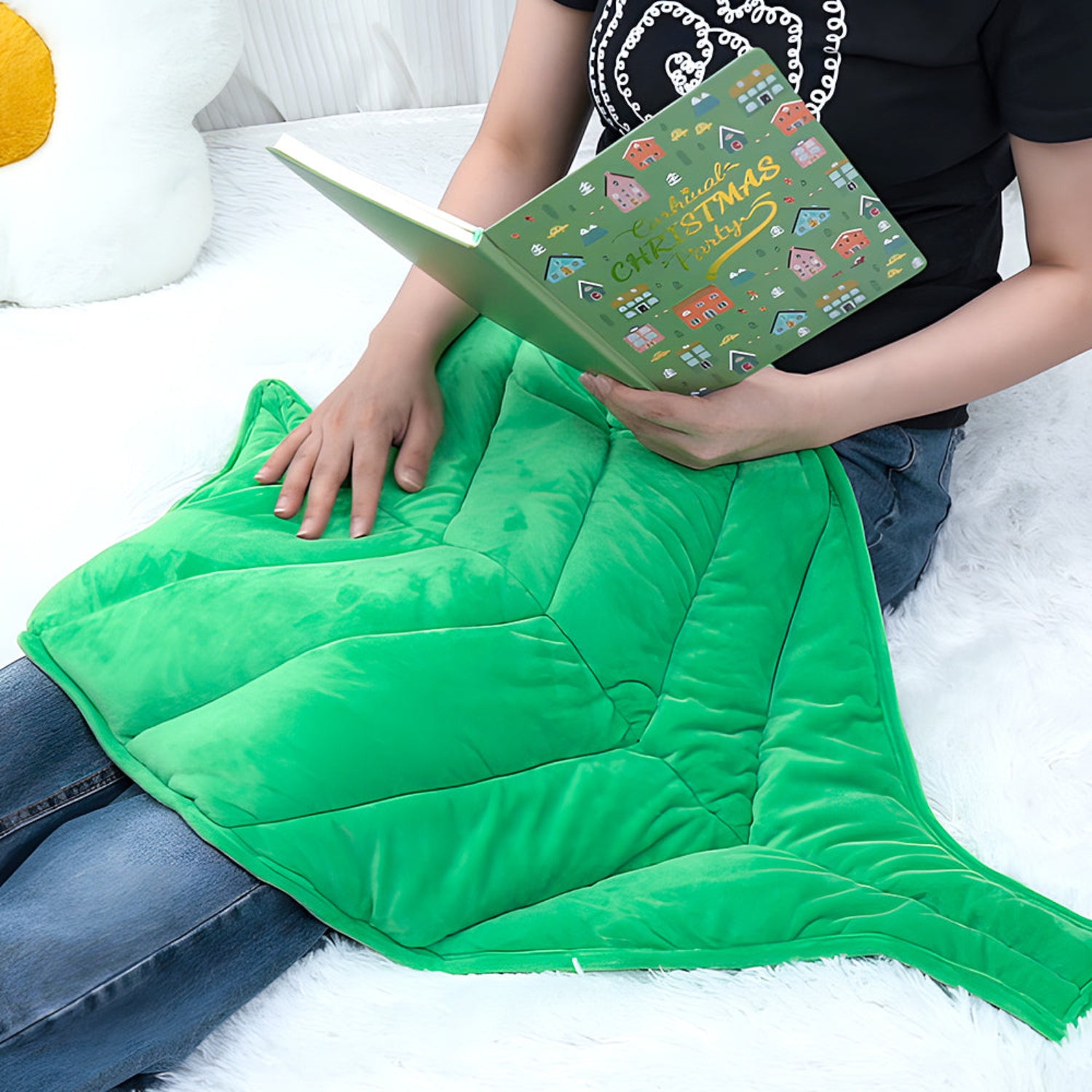 Gewichtsdecke grünes Blatt liegt auf dem Schoß