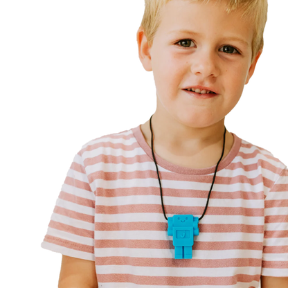 Kind mit blauer Roboter Kaukette