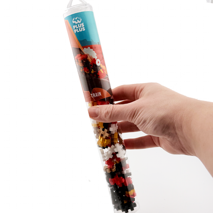 Hand hält Verpackung