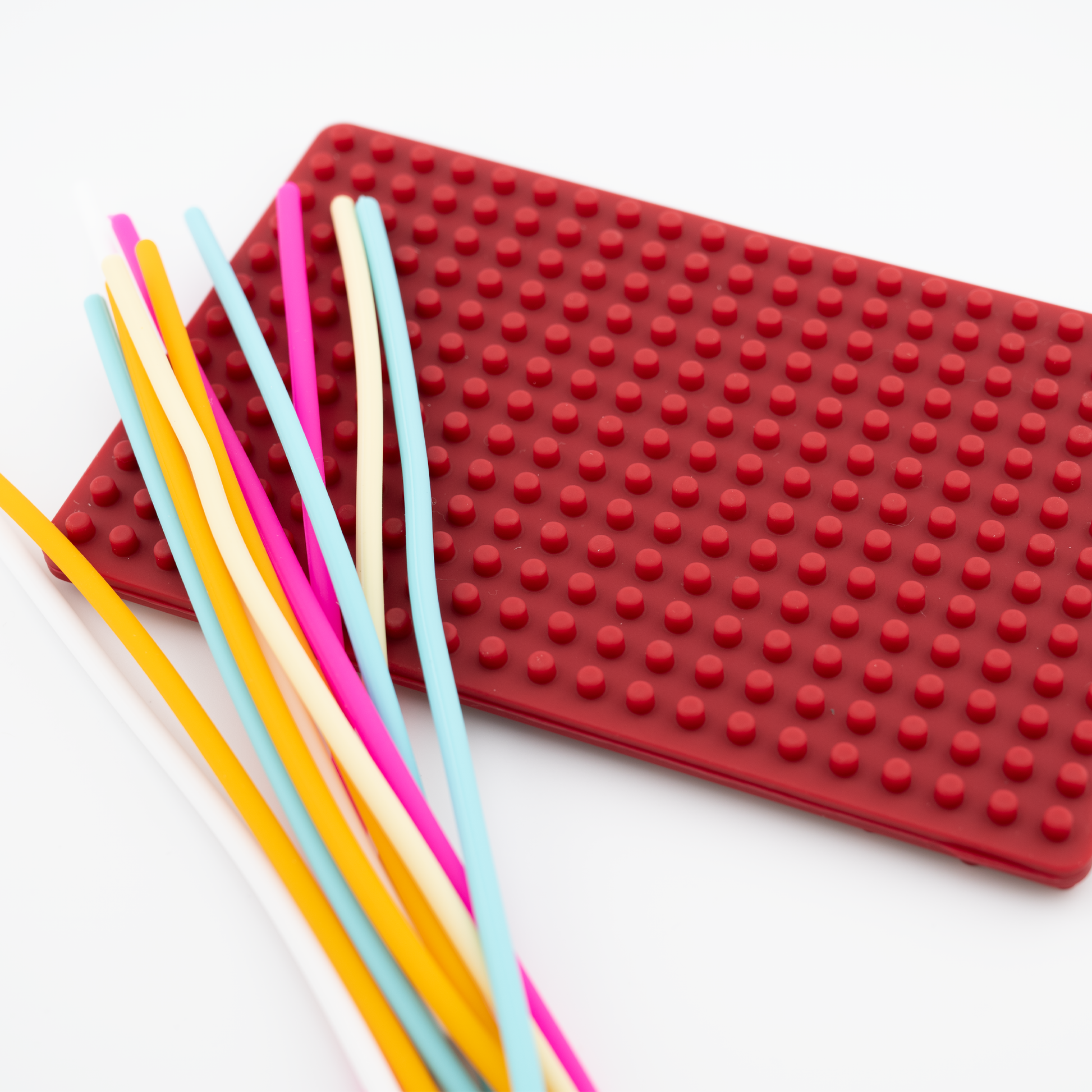 Board mit Gummistäben