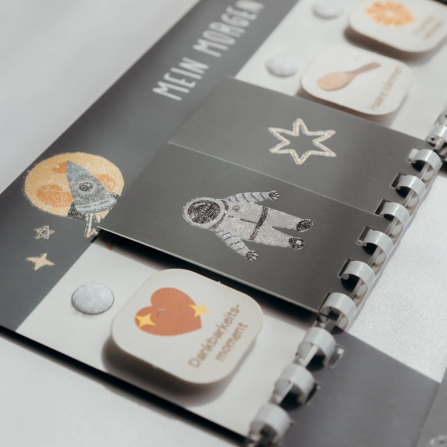 Nahaufnahme Astronaut auf Plan