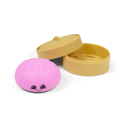 rosa Teigtasche neben Schachtel