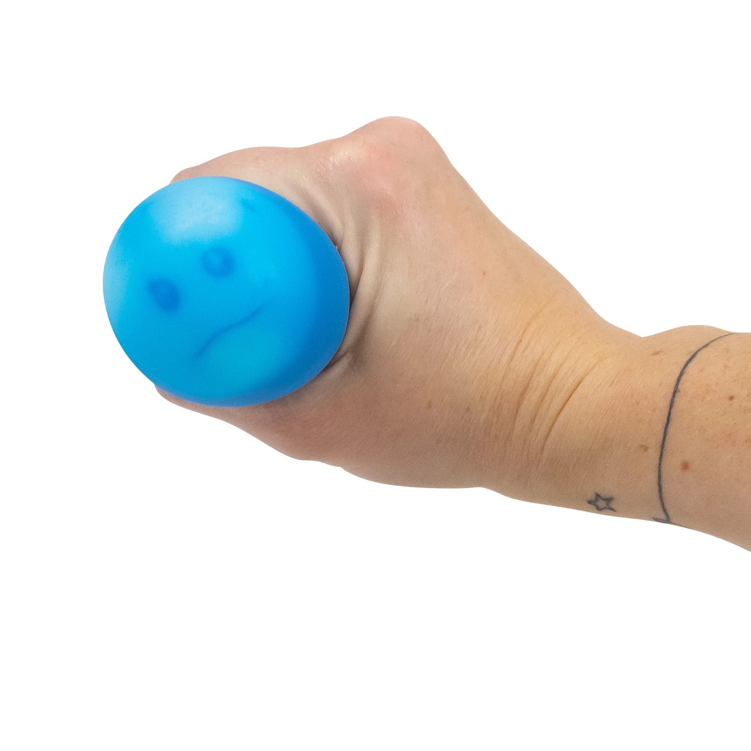 blauer Ball wird gedrückt