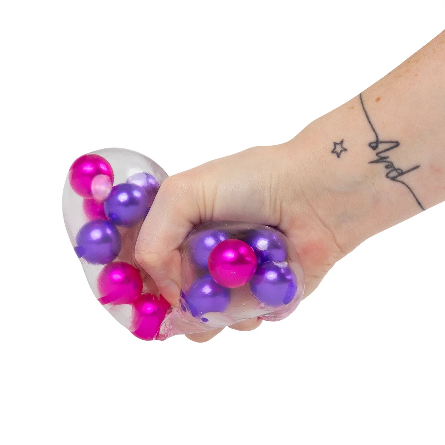 Hand drückt Würfel