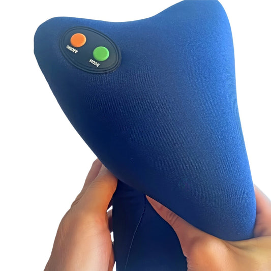 Hand hält Massagekissen