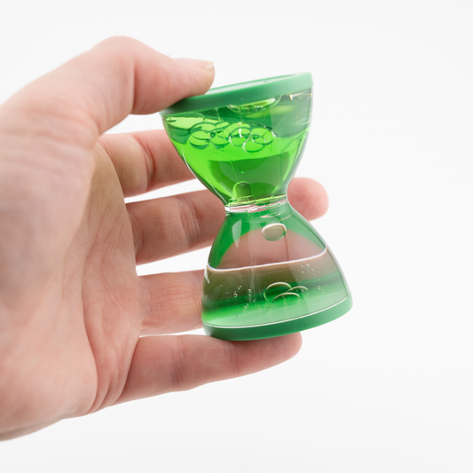 grüner Blubbler in der Hand