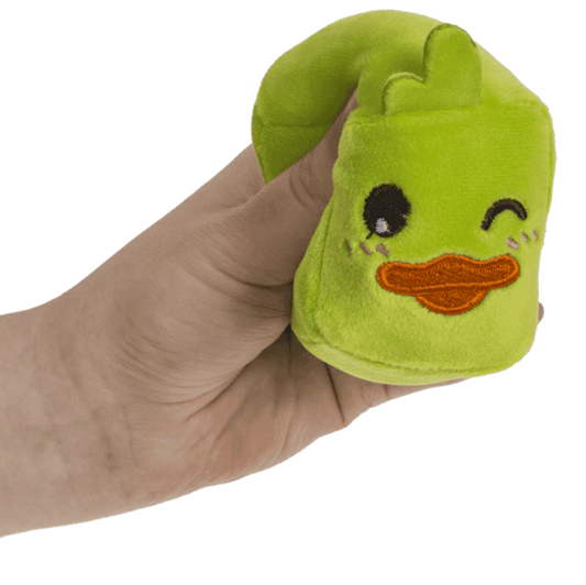 Hand drückt Sqishy Ente