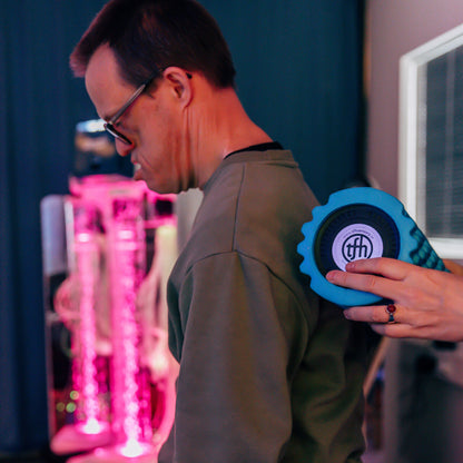 Rolle am Rücken gehalten