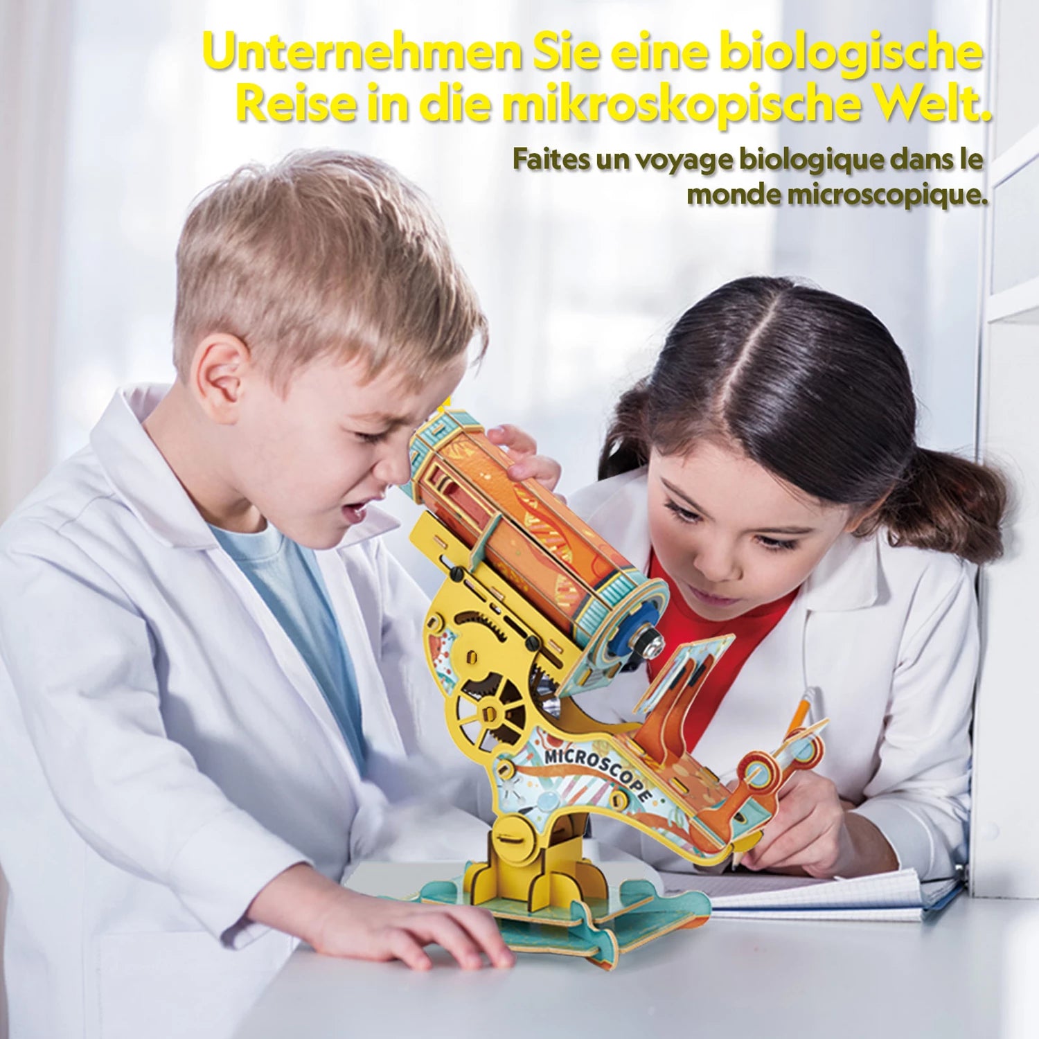 Kinder mit Microskop