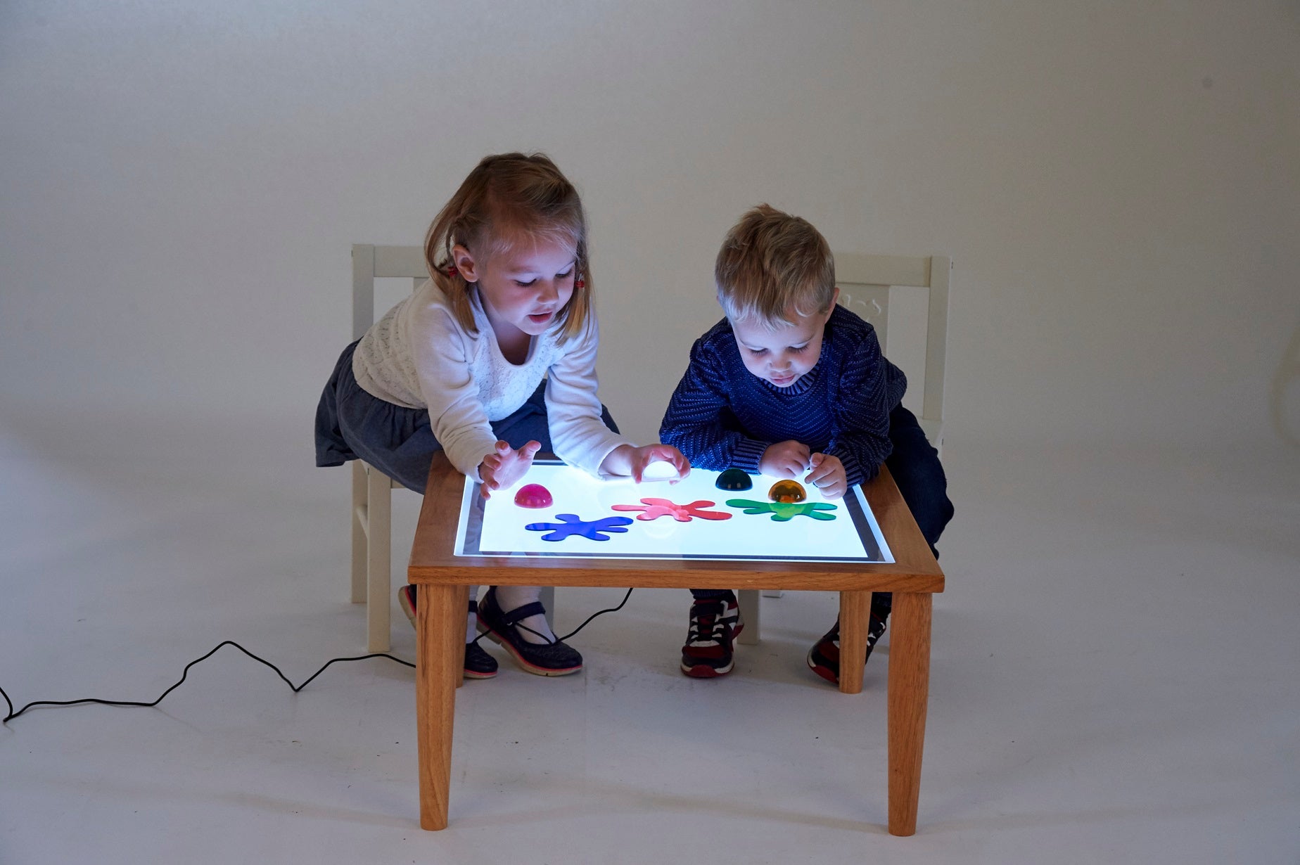 Holztisch mit Lichtplatte - Kinder