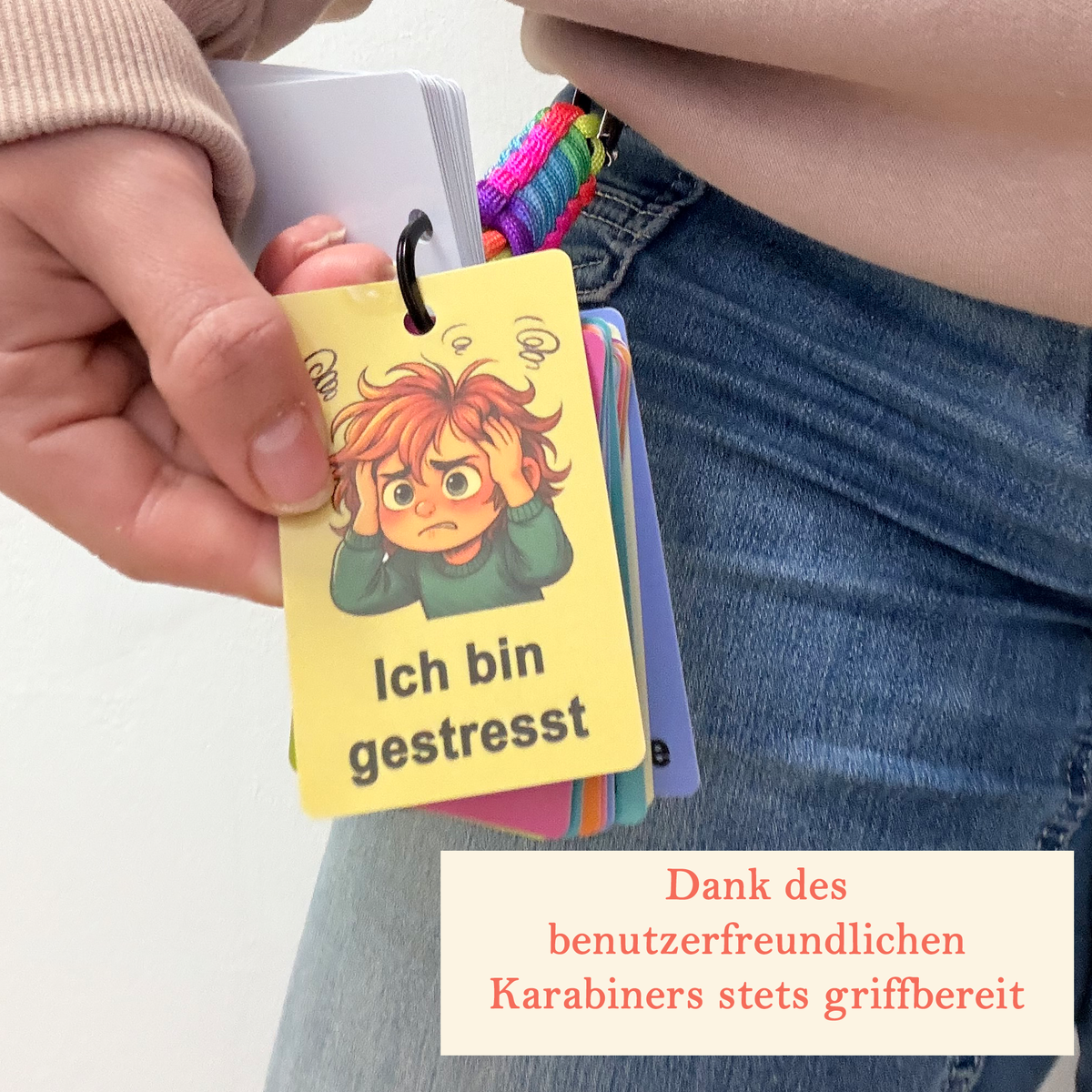 Karte in der Hand, mit Text