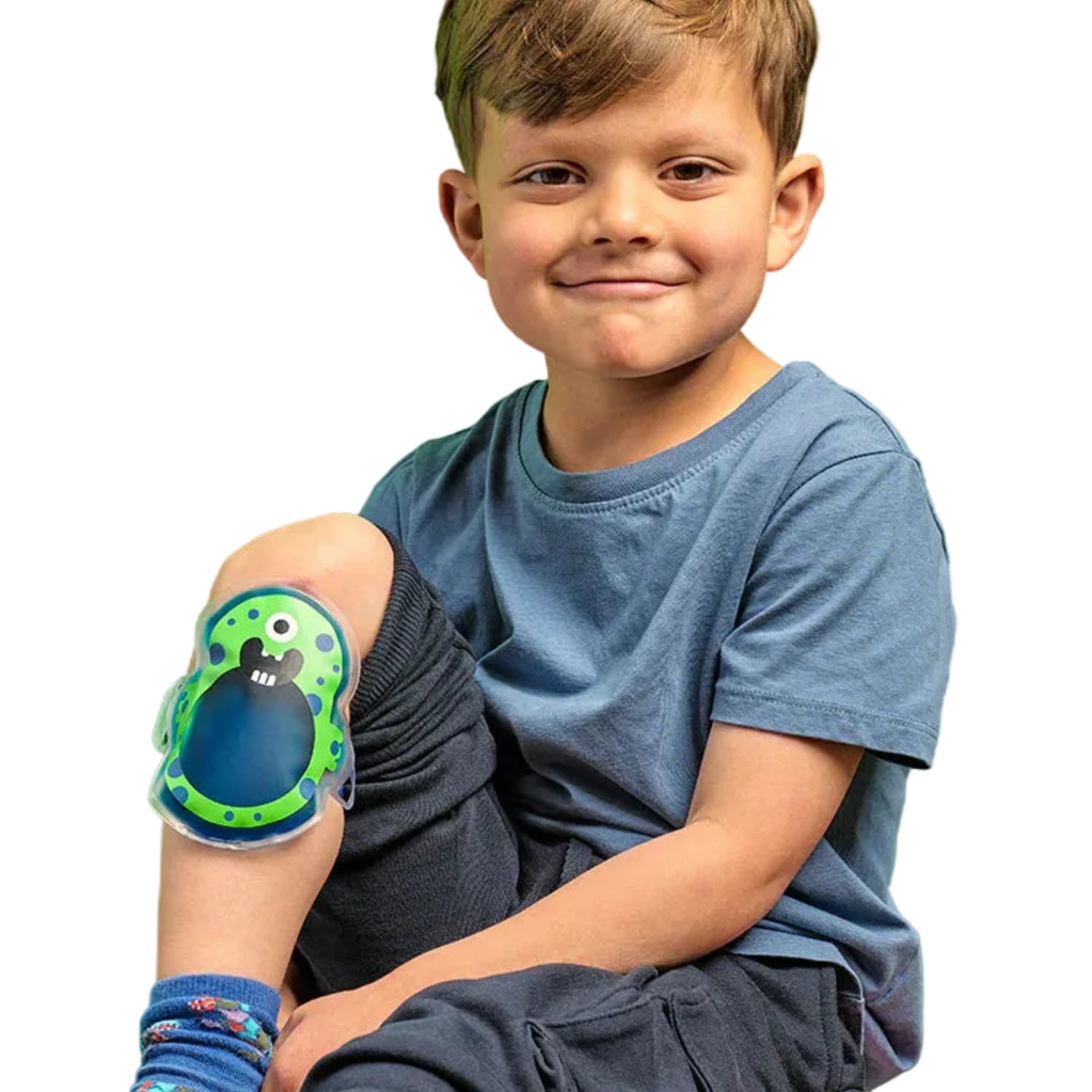 Kind mit Monster Pack auf dem Knie