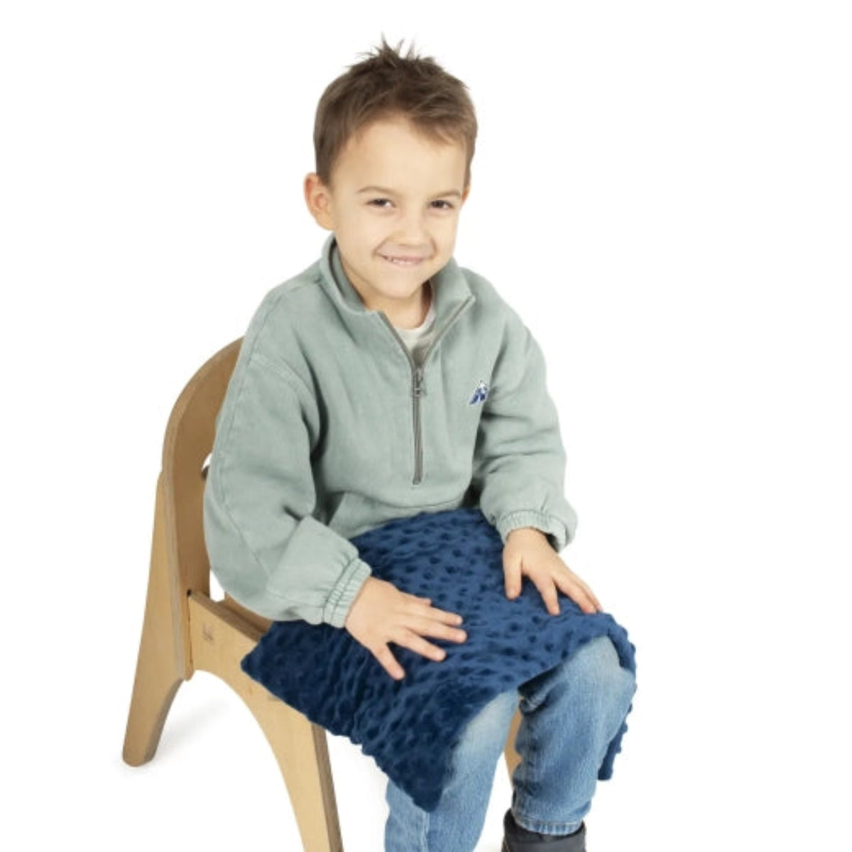 Kind mit Schoßkissen