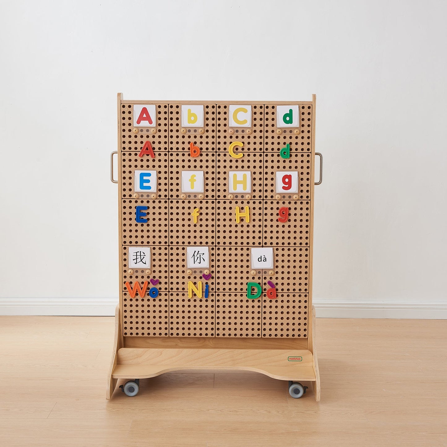 Kleiner Trolley mit Buchstaben