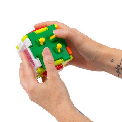 Hand bewegt Hebel