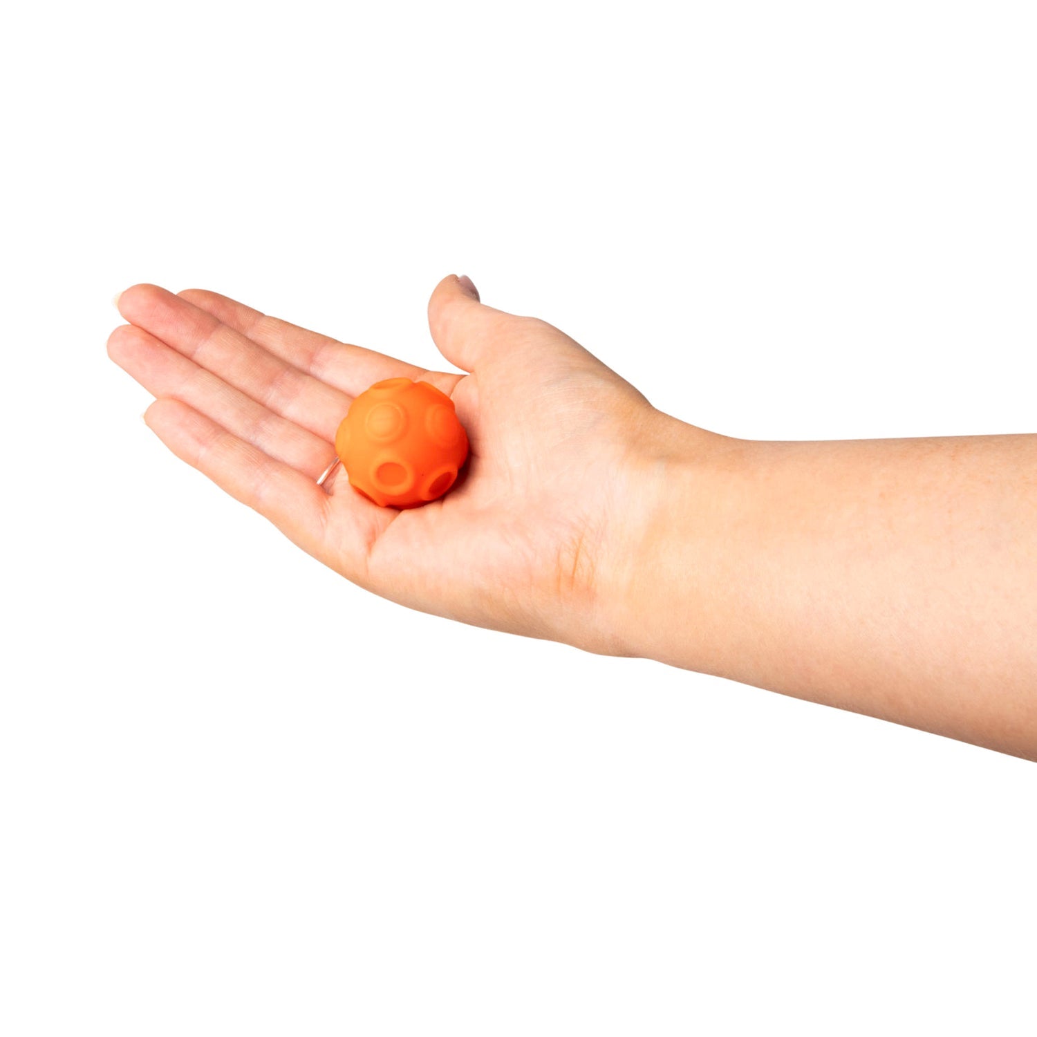 orange Kugel in Hand