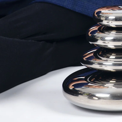 Nahaufnahme Spiegelsteine mit reflektion