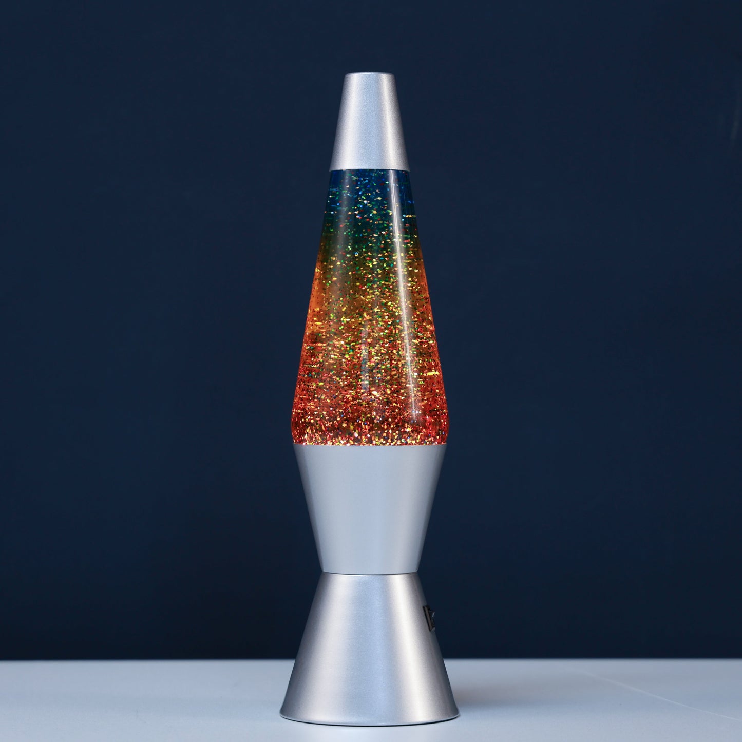 Glitzerlampe mit silbernen Sockel