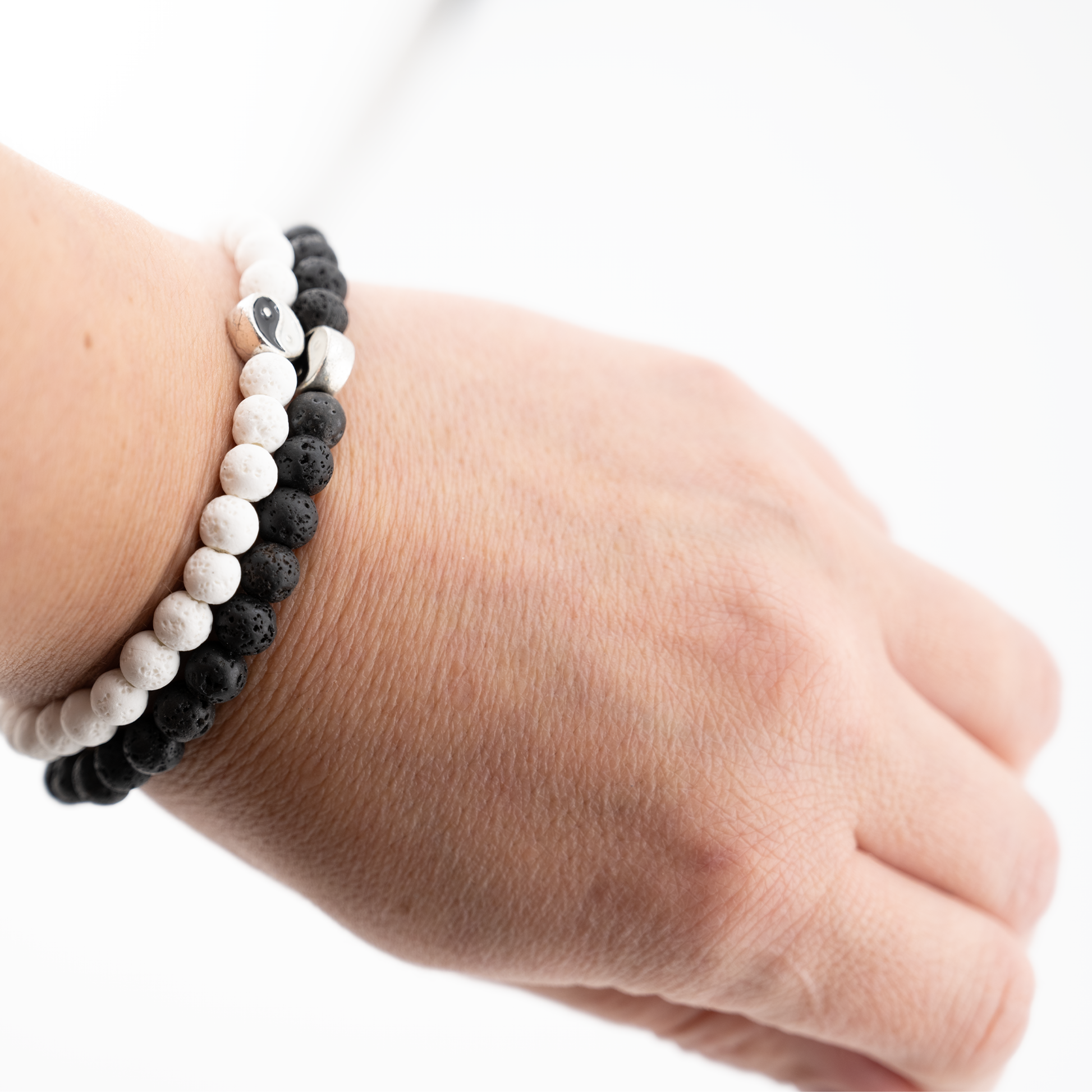 Armbänder am Handgelenk