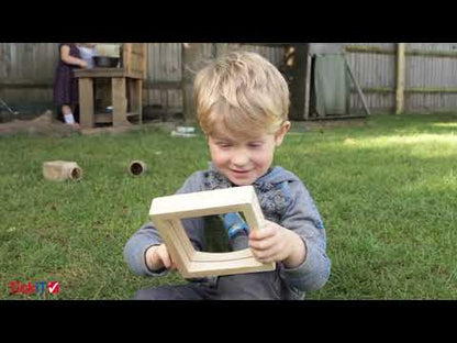 Video Kind mit Würfel