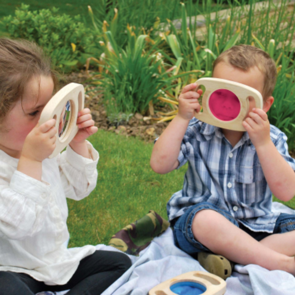 Kinder mit Entdecker Spiegel