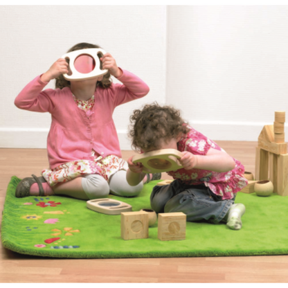 Kinder spielen mit Farb Entdecker