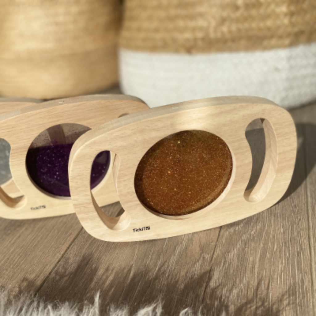 Nahaufnahme goldener Glitzer Spiegel