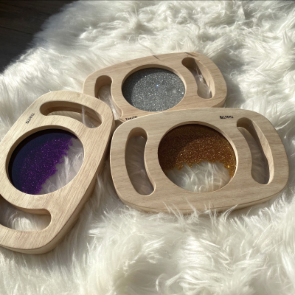 Spiegel liegen auf Wuschelfell