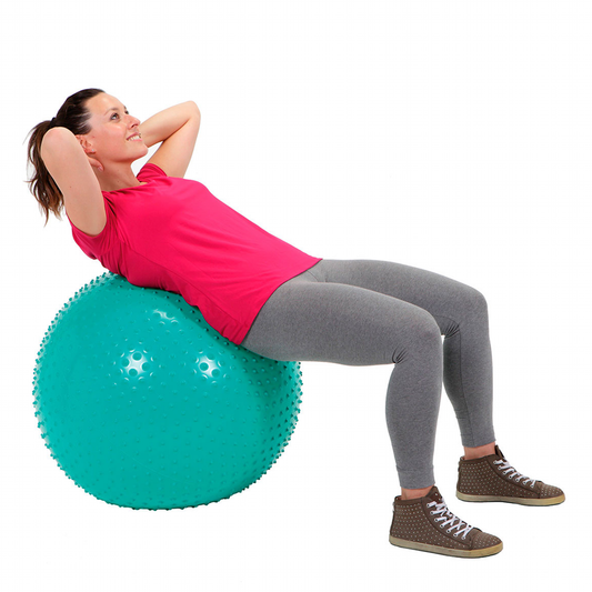 Frau auf Noppenball